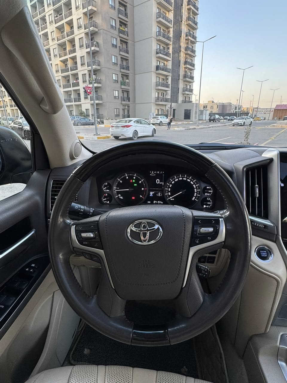 السلام عليكم
للبيع لاندكروزر 2021 VXS

معروفه مواصفات الVXS كلها تجي لكزس 

السياره ساز اصلي 

مكينه 5700

جكات 

٥ كامرات 

كشن جلد تبريد 

كشن ميموري 

ستيرن كهرباء 

رادار امامي 

مكفوله كفاله عامه من كلشي

ماشيه ٨٣ الف 

السعر 630 💵💵 وبيهال مجال بسيط للطيبين 

للاستفسار ***********
