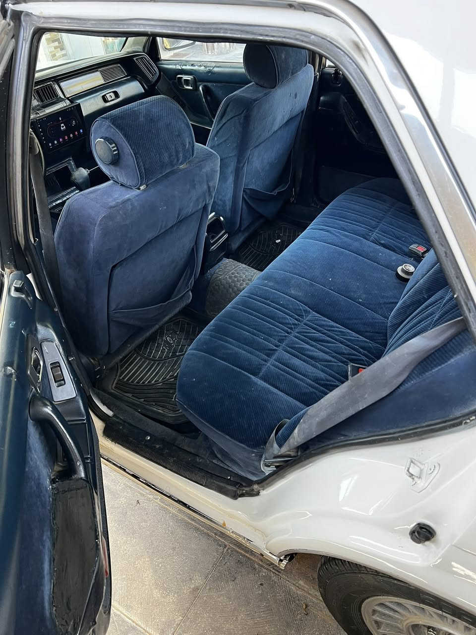 من رخصه الادمن❤️ سلام عليكم كراون سوبر سيدان موديل (87) سياره محرك3000ديلكو بطه سياره تخم تاير تبريد شغال صدر نضيف كهربائيات كله شغال لايتات جدد بك لايتات جدد لايت زنون عالي ناصي غرفه نضيفه وحلوه رقم انكليزي تحويل ثاني يوم مشروع وطني بأي مكان تحول سياره مصبوغه عام جماليه رقم صلاح دين انكليزي 
مكان السياره بغداد ابو غريب 
رقم ***********
السعر (60)
(كلشي اكو بسوك❤️)
