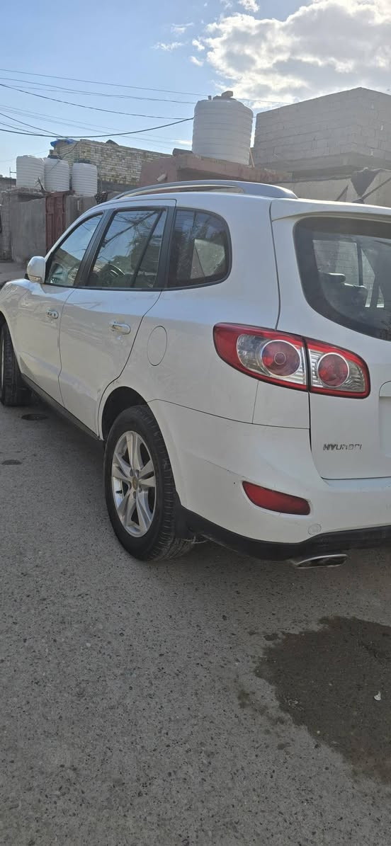 السلام عليكم سنتافي موديل ٢٠١١ فول خليجي مكينه من اشغل الصبح بيه صوت رواجز تخم تاير جديد باتري جديد صدر جديد مكينه (٦) السعر ١٤٦ وبيه مجال مابيه لا ضربه ولا صبغ ولا تبديل بيه شخوط مبينات العنوان بغداد النهروان رقمي ***********
