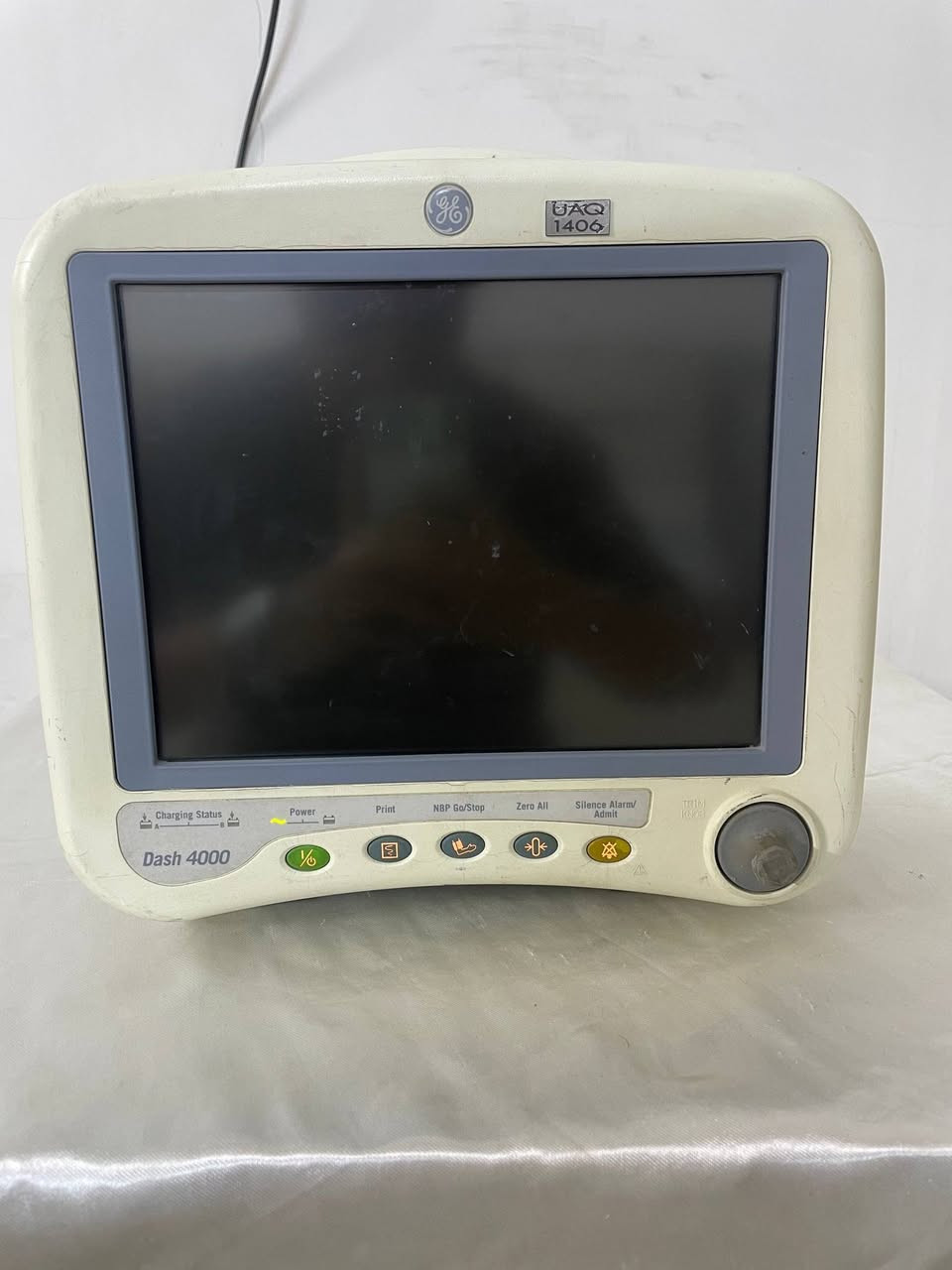 🛑 جهاز مراقبة مريض (Patient Monitor) للبيع
الشركة المصنعة: GE Healthcare (شركة جي إي الغنية عن التعريف)
 الموديل: Dash 4000 
 الملحقات: الجهاز يجي وياه الحساسات (Sensors) الخاصة بيه.
بدون باتري
 
📩 للتواصل والاستفسار:
للجادين بالشراء، يرجى التواصل عبر الرسائل الخاصة (خاص) لمعرفة السعر وباقي التفاصيل


**إذا كنت صاحب هذا الإعلان وتريد حذفه لأي سبب، رجاءا أرسل رسالة إلى الدعم الفني**