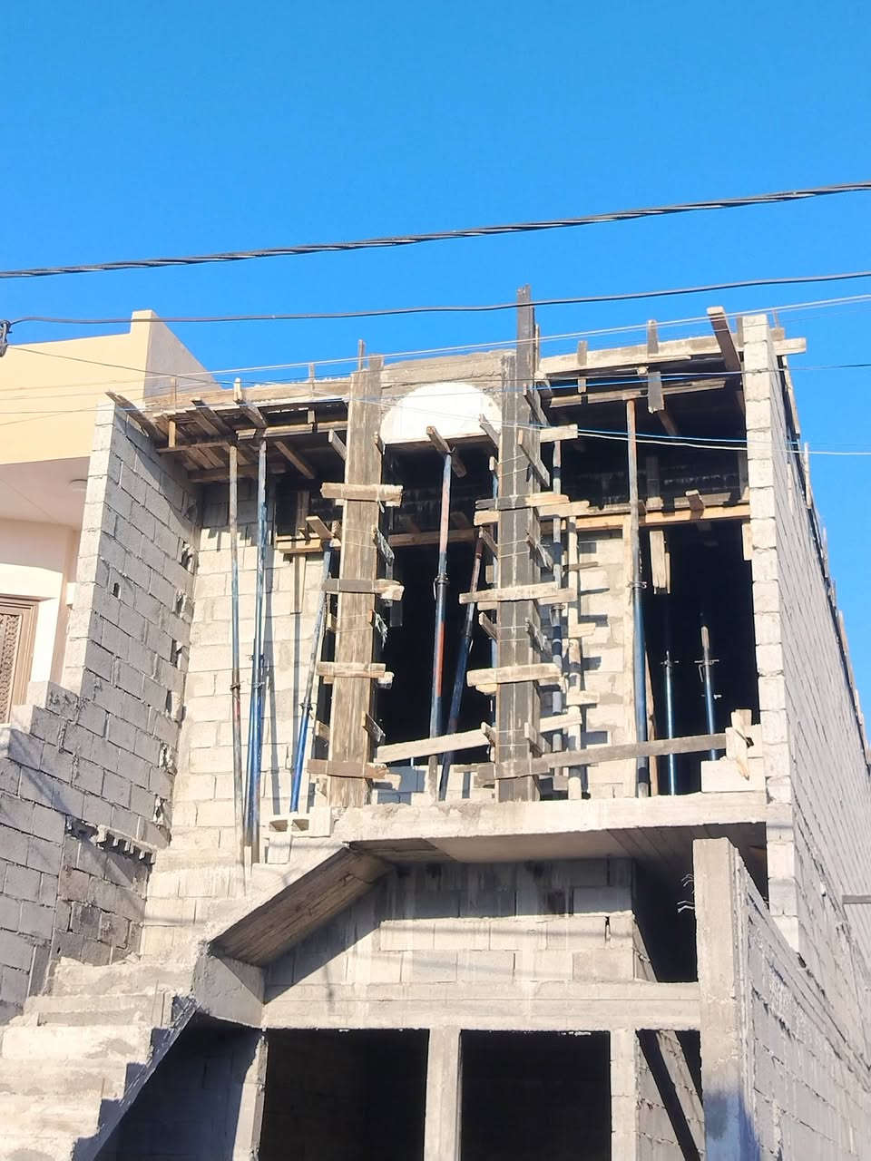 السلام عليكم ورحمة الله 
عملنا داخل كركوك بسعار مناسبة
شعندك بخدمتك 
أساس _ رباط _ سقف _ واجهة ديكورات 
أتفضل خاص 
او اتصل *********** متوفر واتساب.!
