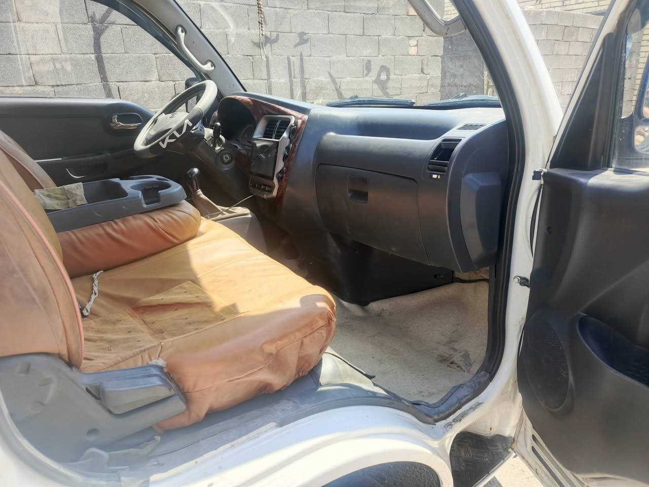 كيا حمل بغداد موديل 2007
2700
مكينه 3000مفتوح 
تبريد جديد 
تخم تاير 
شاصي مكفول
كهربائيات كلها شغاله 
شرط تحويل مكان بغداد مدينه الصدر 
خير من الله جهازه استفسار***********
