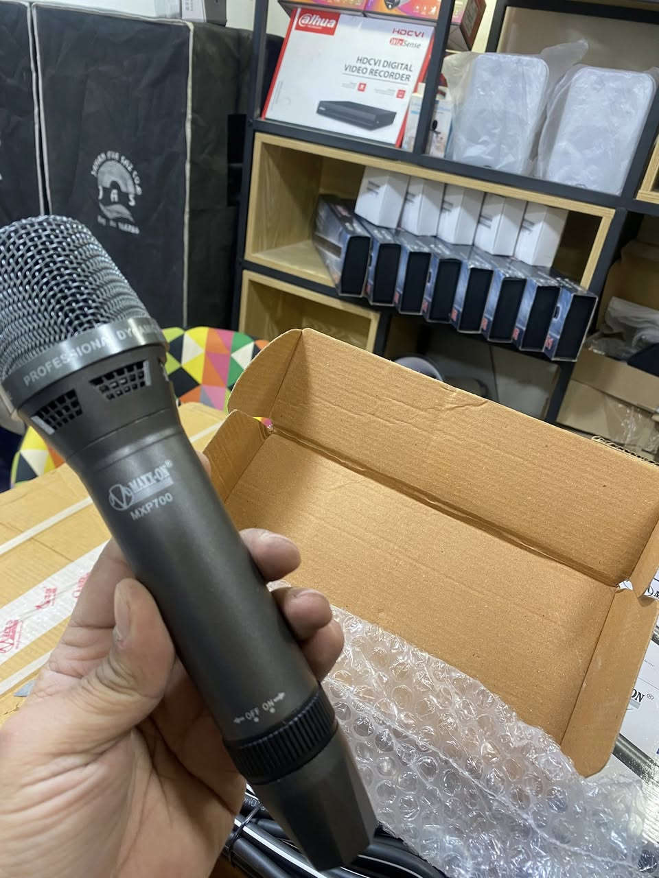 مايك احترافي نوع ماكس اون max-on 
سماعه سقفية ٨ واط نوع ماكس اون max-on
متوفر في شركة الحلول للمنظومات الصوتية
***********
