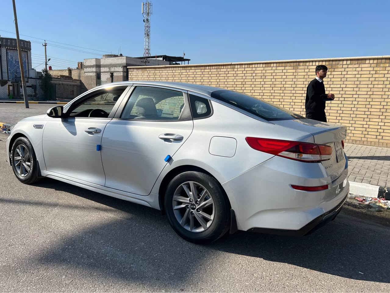 السلام عليكم
 اوبتيما 2019 خليجي مكينه 2000 دوش رقم اربيل باسم شركة بعدها مامنتهية السنويه 
جاهزة السيارة من تبريد و حدادية مكينه وكير كلهن جاهزات السيارة مكفوله من الضربه بيها ملاحضات صبغ بسيطة سعرها 145 وبيها مجال 
*********** البصرة, العراق
