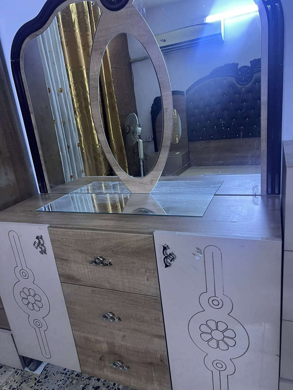 السلام عليكم غرفة تركية للبيع السعر 650 وبيها مجال مكان بغداد الشعب


**إذا كنت صاحب هذا الإعلان وتريد حذفه لأي سبب، رجاءا أرسل رسالة إلى الدعم الفني**