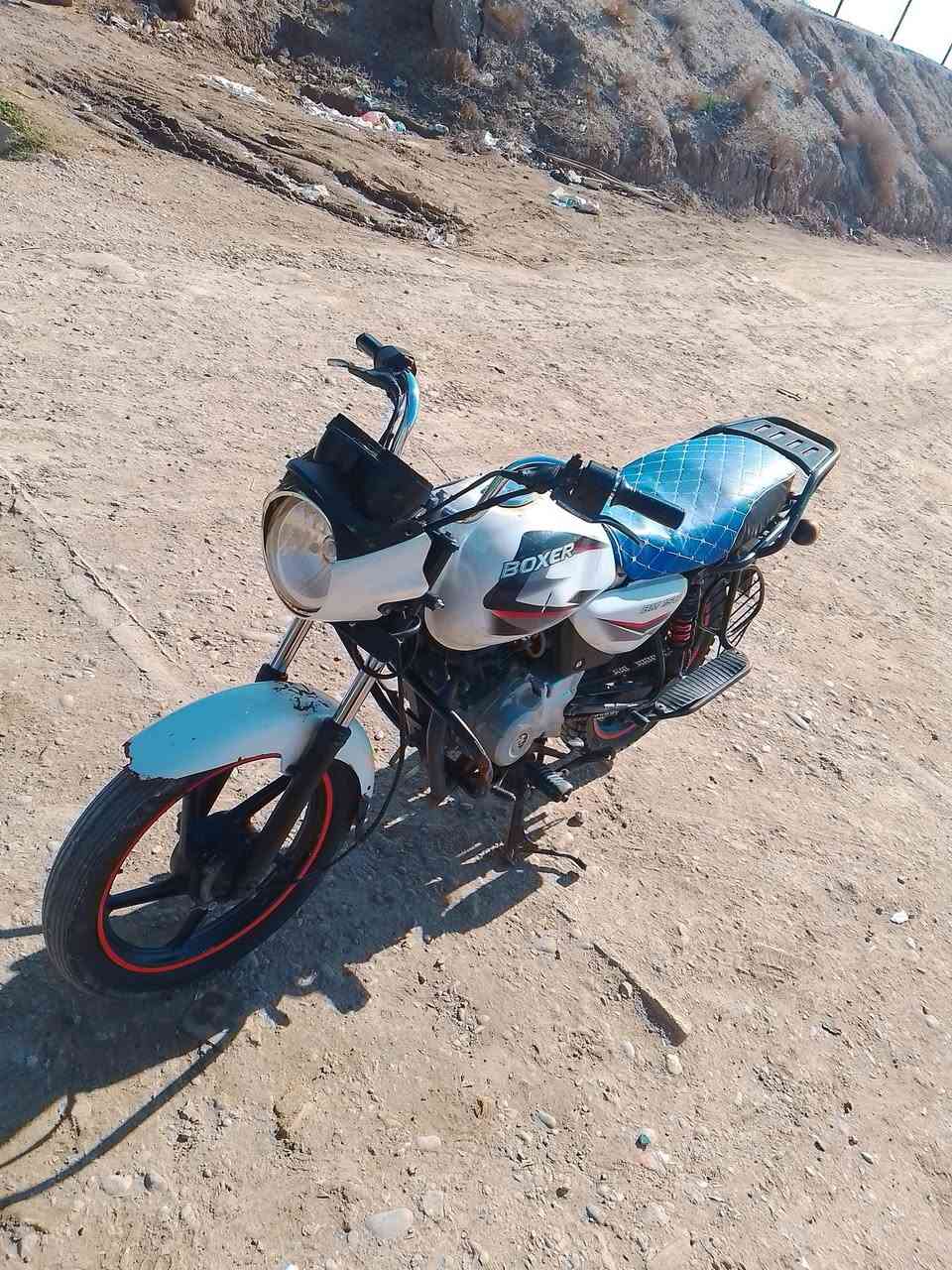 سلام عليكم دراجه بوكسر البيع موديل 2020 دراجه نضيفه خير من الله سعر ستميه وبيها مجال  الطيب بكان بغداد قرب سيطرة الشعب رقم الهاتف ***********

