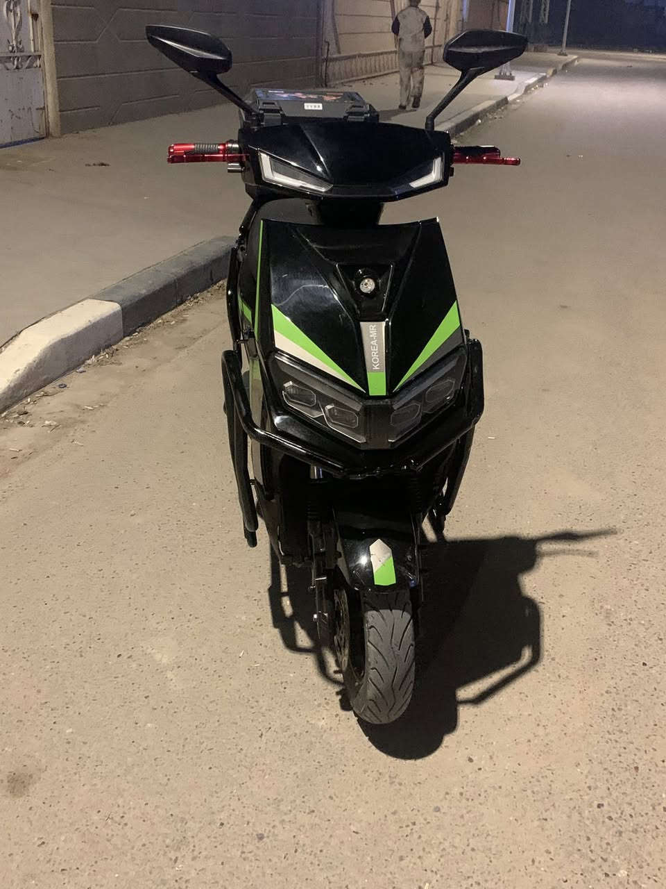 سلام عليكم 
دراجه شحن 6 بطاريات جدد 
دراجه كله شغاله ونضيفه 
مناقصه برغي سرعه ١٠٠ 
حت جادر مطري مفصل اله 
مكاني الزبير *********** 
سعره ٨٠٠ وبيه مجال  مراوس
