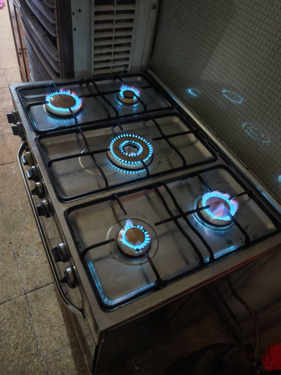 مبردات الحجم الصغير قفل على 50 الوحده والحجم الكبير على 75 طباخ فريش جديد قفل بدون عمله 140 كاونتر عامودي عدد 2 قفل الواحد 50 ميز تواليت صاج تكمه نهايته 40 مجمده جديده تشتغل بس متبرد نهايته 50 ليحب يتصل ***********
