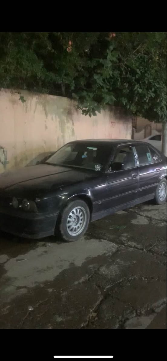 بي ايم موديل 1991 ره ش  سياره فه حصه واجها مروري يا لگه ل مه كينا سه قه ري يل سه ر 528 ده ين ودزي بشه رته و گيرو مه كينه گه له ك لاون مه صره فه ك كيم دي ليكي تني هه يكه لي  و ئه گه ر مشته ريبي مجاله ك باش يي تيدا سعر 17 وره قه و مجال (***********) واتساب زاخو, دهوك
