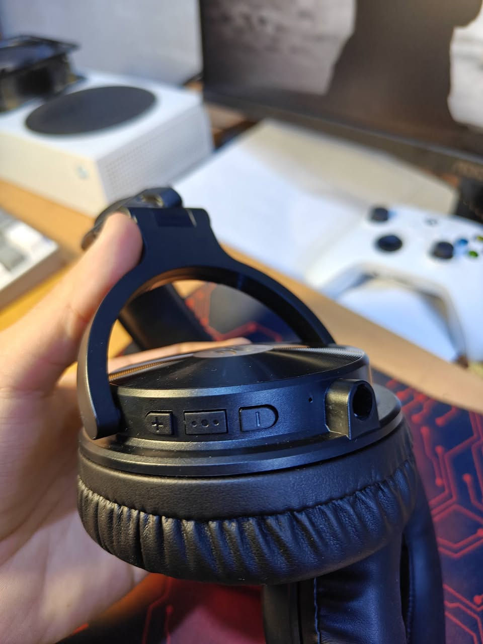 سماعة OneOdio Studio Wireless C الاحترافية 🎧
اهل الـ Gaming، التصميم، أو عشاق الأغاني.. هاي السماعة لقطة!
✅ شحنة تطول لحد 110 ساعة (أقوى بطارية بفئتها).
✅ تشتغل بلوتوث 5.1 و تشتغل واير (Aux).
✅ صوت Stereo نقي جداً مع Bass قوي.
✅ تصميم مريح جداً للاستخدام الطويل وتنكف للحمل.
الحالة: اوبن بوكس
السعر: [40 الف] وقابل للتفاوض البسيط


**إذا كنت صاحب هذا الإعلان وتريد حذفه لأي سبب، رجاءا أرسل رسالة إلى الدعم الفني**