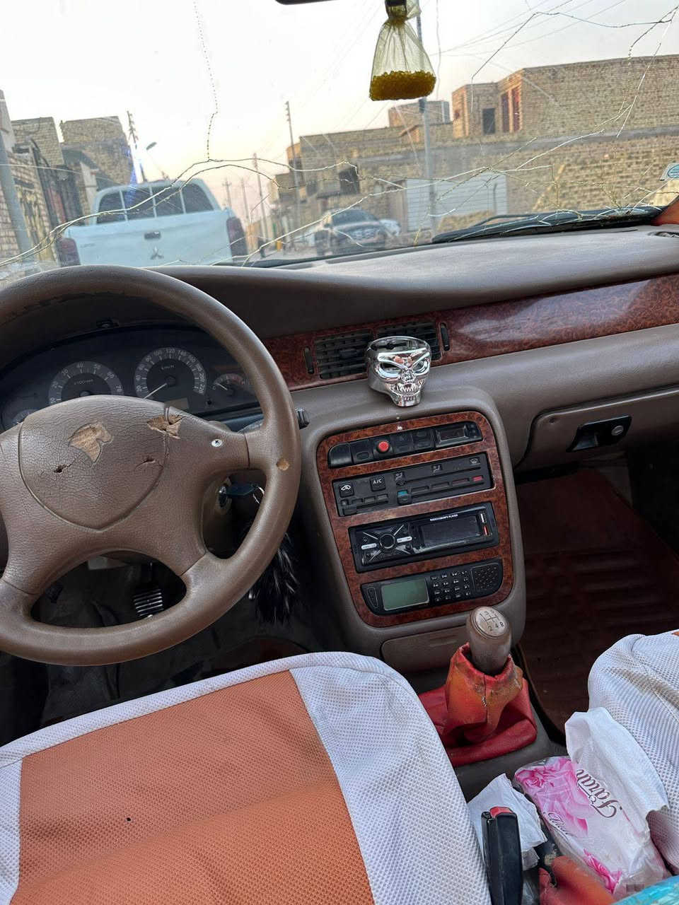 السلام عليكم سمند 2011 كوم حديد كايمه راعيهة بكربلاء ما اندلهة سنويتهة ساقطه كلشي بيهة جديد حداديه ودبلات وره وكدام مشط ستيرن وبور جديد وعينه وصينيه ونوزلات وضفيره مكينه كلهة جديد هواي شغلات بيهة جديده السعر 15 ورقه وبيهة مجال ، مكاني العماره مركز المدينه *********** .
