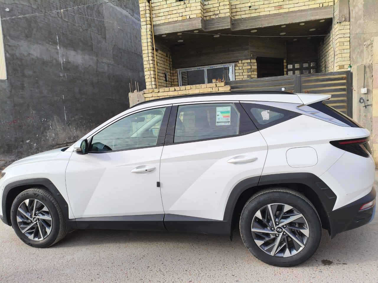 هونداي توسان خليجي موديل ٢٠٢٢
للبيع فقط
كفالة عامة من الضبغ والتبديل 
ماشية ٦٤ الف
فول مواصفات عدا البانوراما 
محرك وكير  نظيف وصيانتها بالشركة 
بيها شخوط بسيطة وكم رصعة موضحات فالفديو والصور 
السعر ٢٠٥ 
مكان السيارة بغداد
غير متواجد على النت 
للتواصل : ***********
