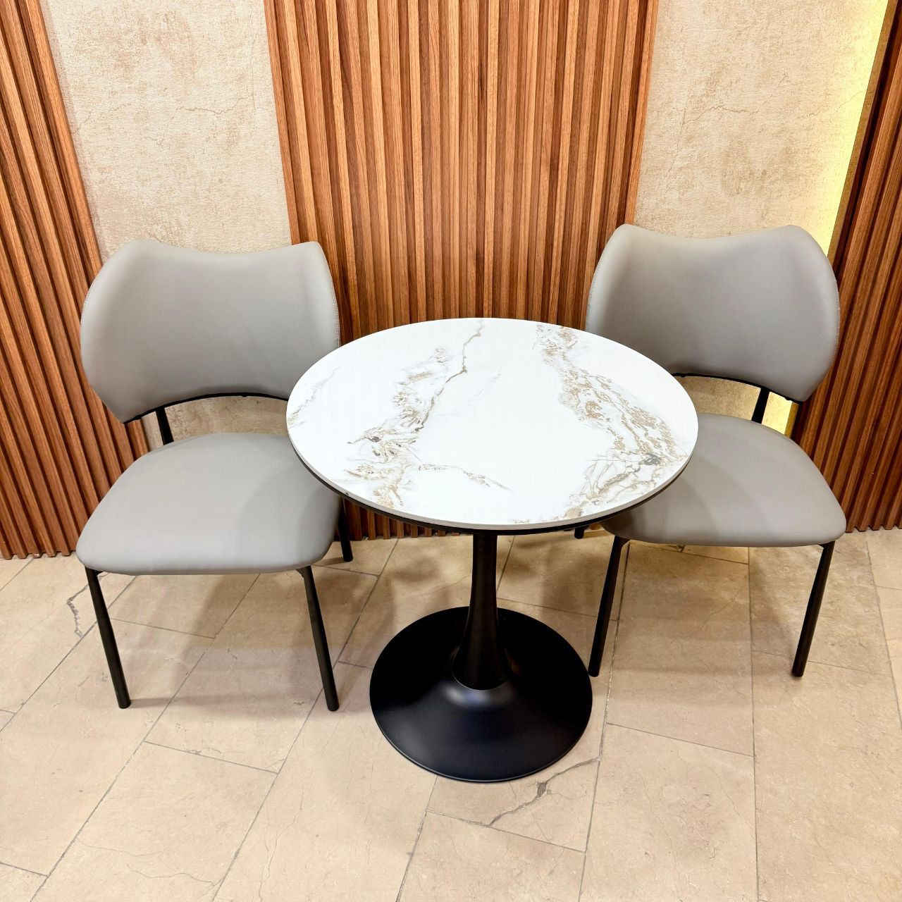 سيت استراحه فندقي 2+1

سطح الميز رخام مزجج 
قياس الميز 70 سم 
دوشمه جلد رجل حديد
 
يوجد توصيل لكل محافظات العراق


**إذا كنت صاحب هذا الإعلان وتريد حذفه لأي سبب، رجاءا أرسل رسالة إلى الدعم الفني**