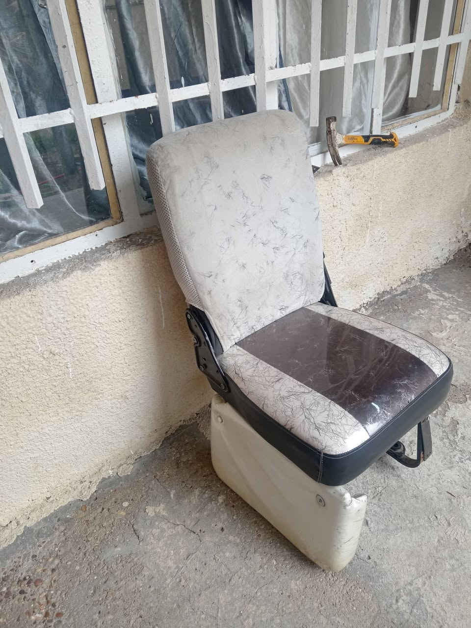 السلام عليكم كشن ثابت مال نيسان عاليه البيع مدوشم وجديد سعر 150 البياع شرطه خامسه  ***********
