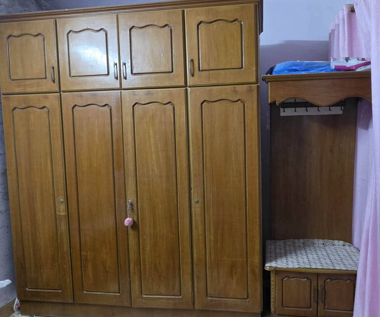 للبيع غرفة نوم صاجي كامل بحالة نظيفة.
للبيع كانتور صاجي 4أبواب، مرتب ونظيف، ويجي وياه:
سرير نفرين 
 عدد 2 كومدينة
 ملحق للملابس
ميز توليت

💰 السعر: 500 ألف دينار، وبيه مجال. 

اللي مهتم أو يريد يشوفه أو يستفسر، يراسلني خاص.
***********
