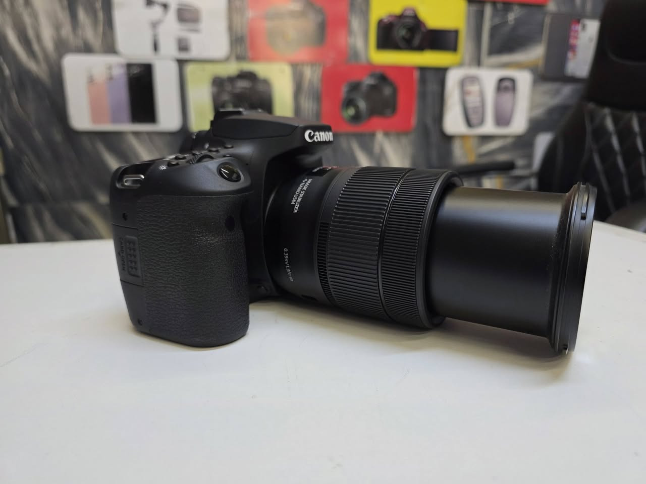 كانون 90D مع عدسه 18 135 USM 
   بها نضام استبلايز مواصفاتهاتصوير
   فديو 4K شاشة قلاب ولمس وايفاي
   دقه سنسر 32 ميكا بكسل 10 لقطات
       بالثانيه  نقاط فوكس 45 نقطه 
       وبعد بها مواصفات ابحث عنها 

   كامره مناسبة لجميع انماط التصوير
  ونتائج تصوير قويه لجميع المجالات 
      نضيفه جدا مكفوله شترها 19k   

     ✨️ السعر 1 مليون و200 الف ✨️
        صنع يابان والبيع مع الضمان 

  (*********** أتصال+واتساب)
   (يتوفر التوصيل🚕لكل العراق🇮🇶)
    موقع المحل:-🧭 بغداد باب الشرقي
