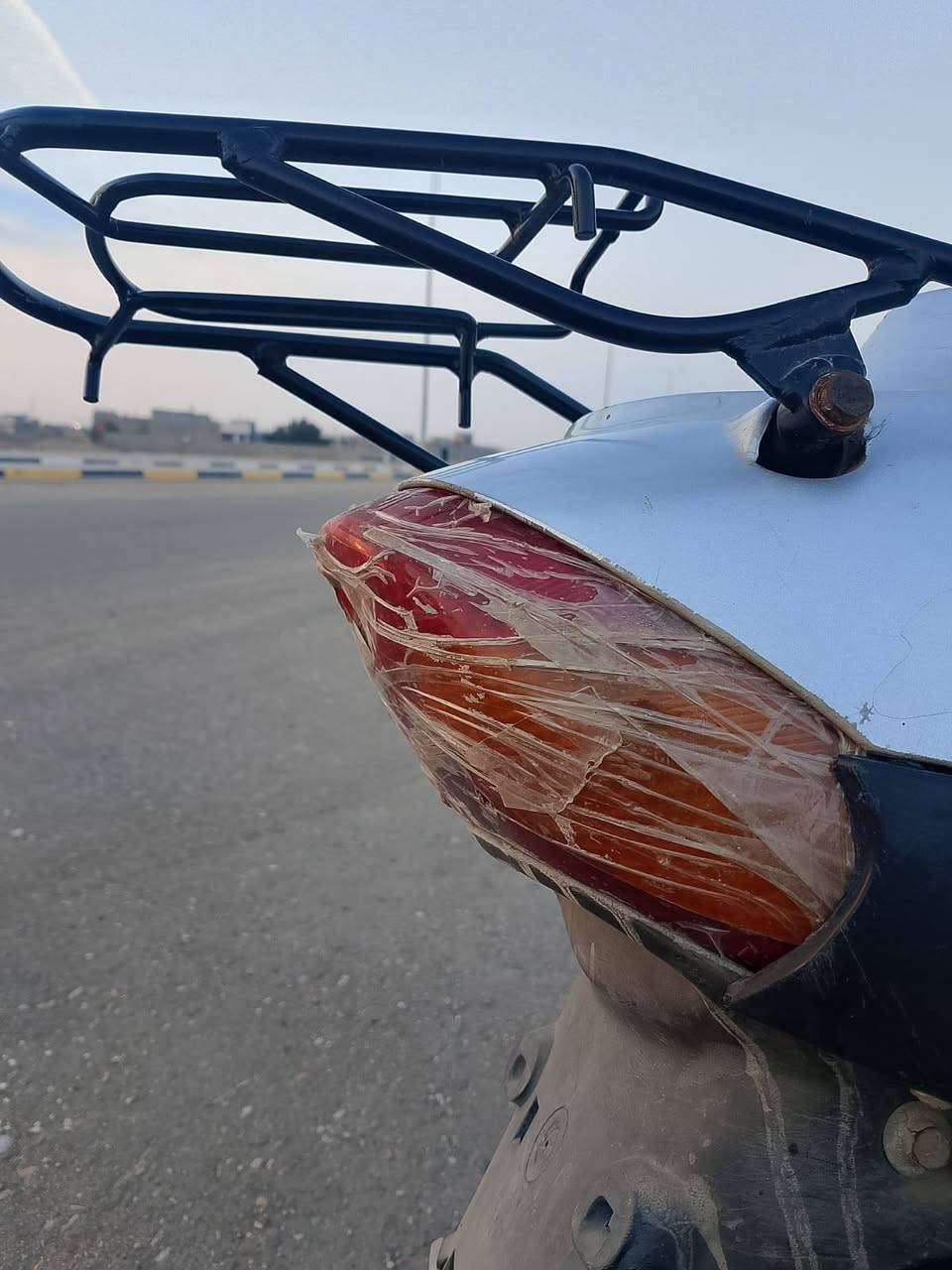 دراجة نضيفة ما مجفته ولامرة كلها على وضع البلاد مكاني بصرة ابو صخير سكن المطار دراجة ما تشتغل سلف لان باتري گاعد
هورن موجود
اشاير كذلك
دبلات جدد 
تاخذها وتمشي بيها گبل مابيها نقص كمكينه كامله
سعرها 300 وبيها مجال حك الجيه مكاني بصرة ابو صخير سكن المطار 
***********
