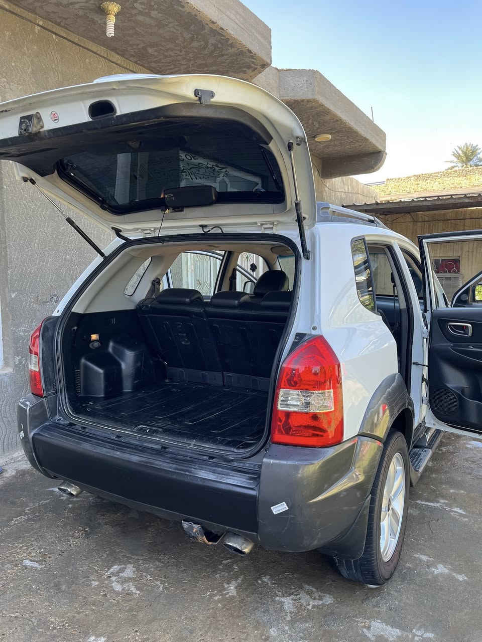 توسان خليجي 2009بيها حادث بسيط السياره خير من الله داخلها انضف من الصوره تخم تاير حداديه كامله تبريد فول للاستفسار اكثر على الرقم اتصال (واتساب) ***********
