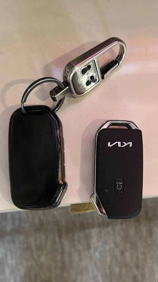 1- بصمه ابواب وتشغيل 
2- تشغيل عن بعد 
3- فتحه
+ اشاير بالمري 
5- رادار 360 درجه امامي + جانبي + خلفي 
6- حساس امامي خلفي 
7- شاشه تدعم ابل كاربلي 
8- تبريد بيانو منفصل + 3 قطع تبريد 
9- كشنات جلد كهرباء 
10- كشنات تدفئه 
11- قياده ذاتيه 
12- استيرن هزز + كشن هزاز 
13- اتو هولد + اتو ستوب 
14- فور ويل 4W
15- 5 انضمه قياده 
16- ويل كروم 19 انج
17- لد امامي 
18- مكينه V6 3800
19- عداد سياره 51 الف حقيقي 
بصمه عدد 2
سياره رقم اربيل تحويل وكاله بشرط حادثها فقط بيبان ثنين مبدلات ايرباك برده فقط 
مكان سياره كربلاء 
سعر 275 وبيها مجال بسيط
***********
***********
