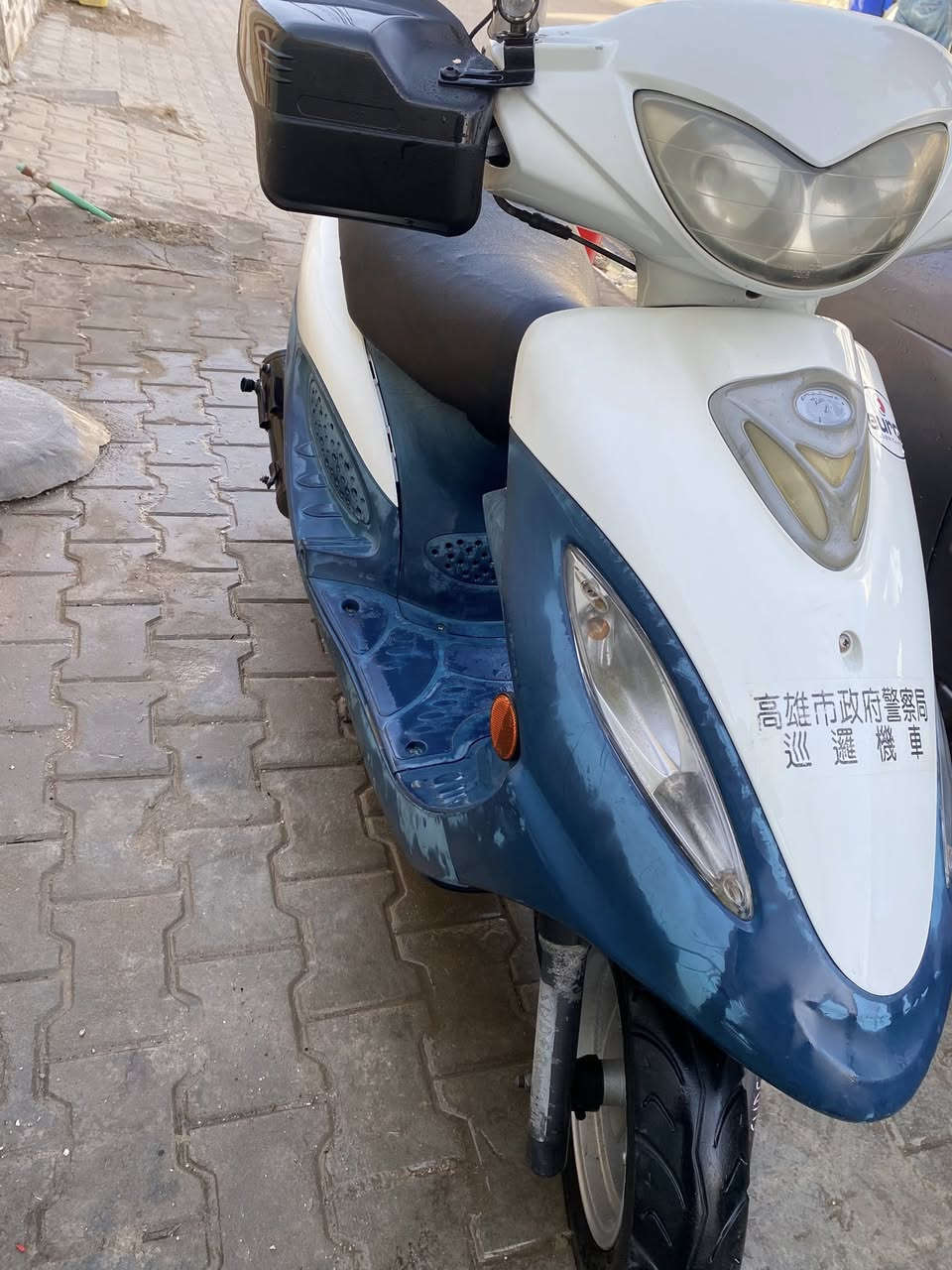 سلام عليكم كامكو بوليسي جديده مديل 2009محرك بلاد ختم واحد اضافات بيه مصدات هوه وستاند  تلفون بك لايت نشره  لايت زنون 
سعر 700وبيه مجال
تواصل واتساب او اتصال ***********
