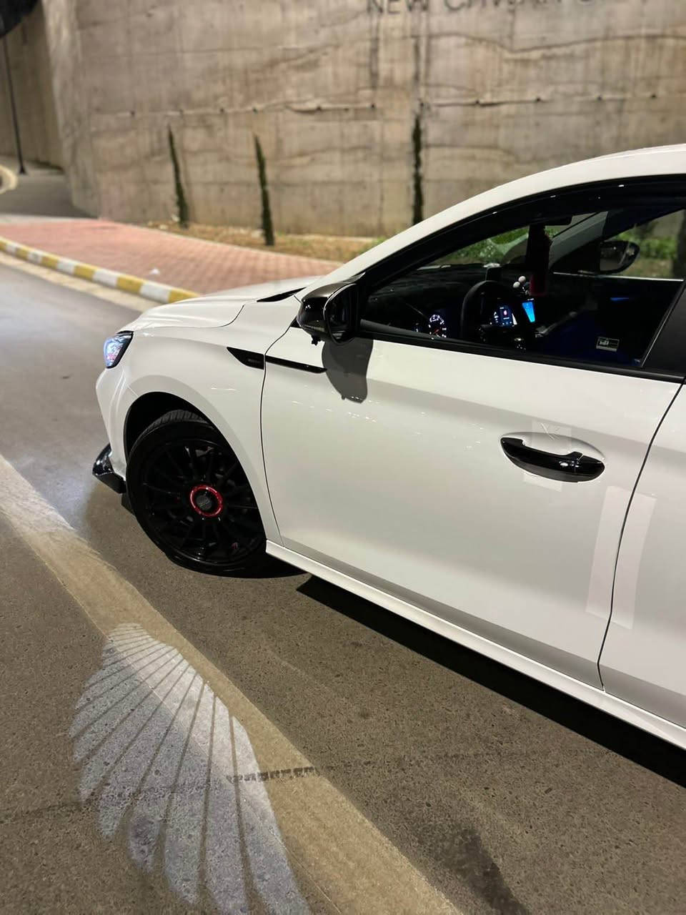 MG GT 2025 گێڕ عادی 
تاقانەکەی سلێمانی بۆ فرۆشتن نمونە لە جوانی 
سەروو ١٠٠٠$ دۆلار دراوە بە جوانکاری 
١٤ هەزار ڕۆیشتووە 
کامل سێرڤس کراوە ڕۆن و بانس گۆڕاوە 
٢ بەسمە بیلادی 
تایەو ویلی OZ 
دەعامی بۆ دەعامی بەشەرت یەک پەڵەی بچوک بۆیاخی هەیە بە دۆسەی سەکن 
نرخ : ١١٠$ معەمەلەیەکی کەم 
سلێمانی ناوشار 
ژمارەی خاوەنی :*********** السليمانية, العراق
