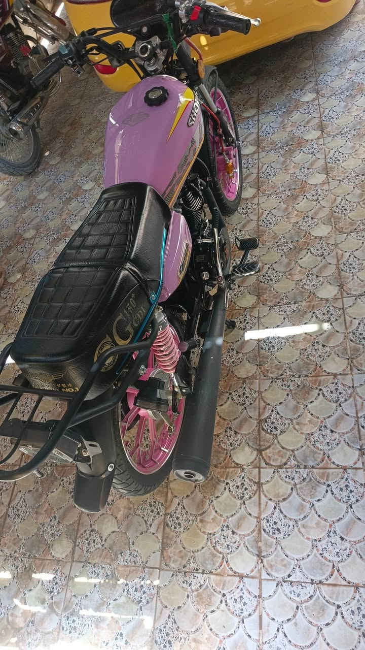 السلام عليكم لبيع درجة سيفان موديل ٢٥درجه جديدة ما نقصه اي شي كفاله عامه صاره شهر من طالع من وكيل مكاني حله شارع ٨٠سعر800وبيه مجال ***********
