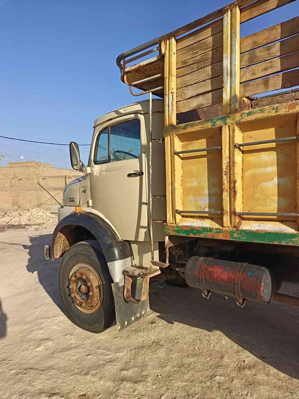 ابو ردين للبيع موديل 83 عشراويه شاصي 5متر بلادي مكفوله كفاله عامه رقم مثنى مكان السياره السماوه السعر خاص رقم صاحب السياره ‏‪***********‬‏
