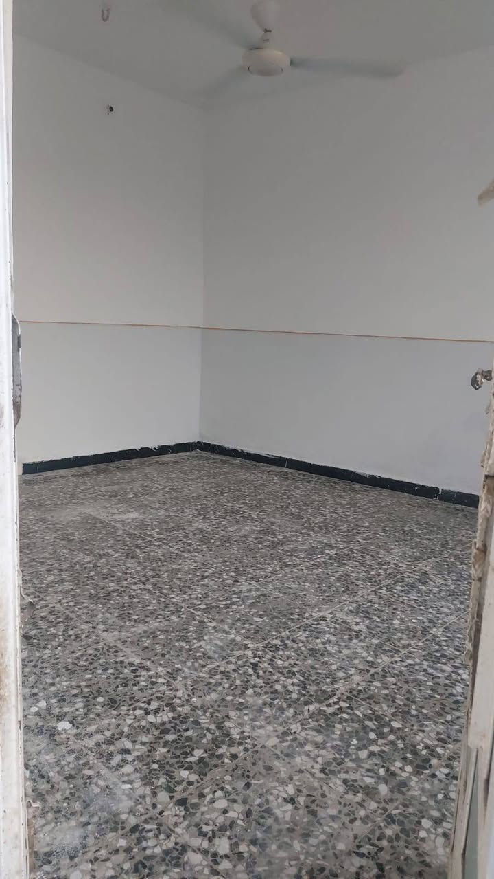 السلام عليكم ورحمة الله وبركاتة 
دار للبيع سند 25 تحويل مباشر 
محيزم السابعه قرب مدرسه بابل قرب شارع 100
مساحته 100 فوك غرفه وصالة وجوة غرفه وهول واستقبال ومطبخ صب كونكريت 
وهذا الرقم ***********
