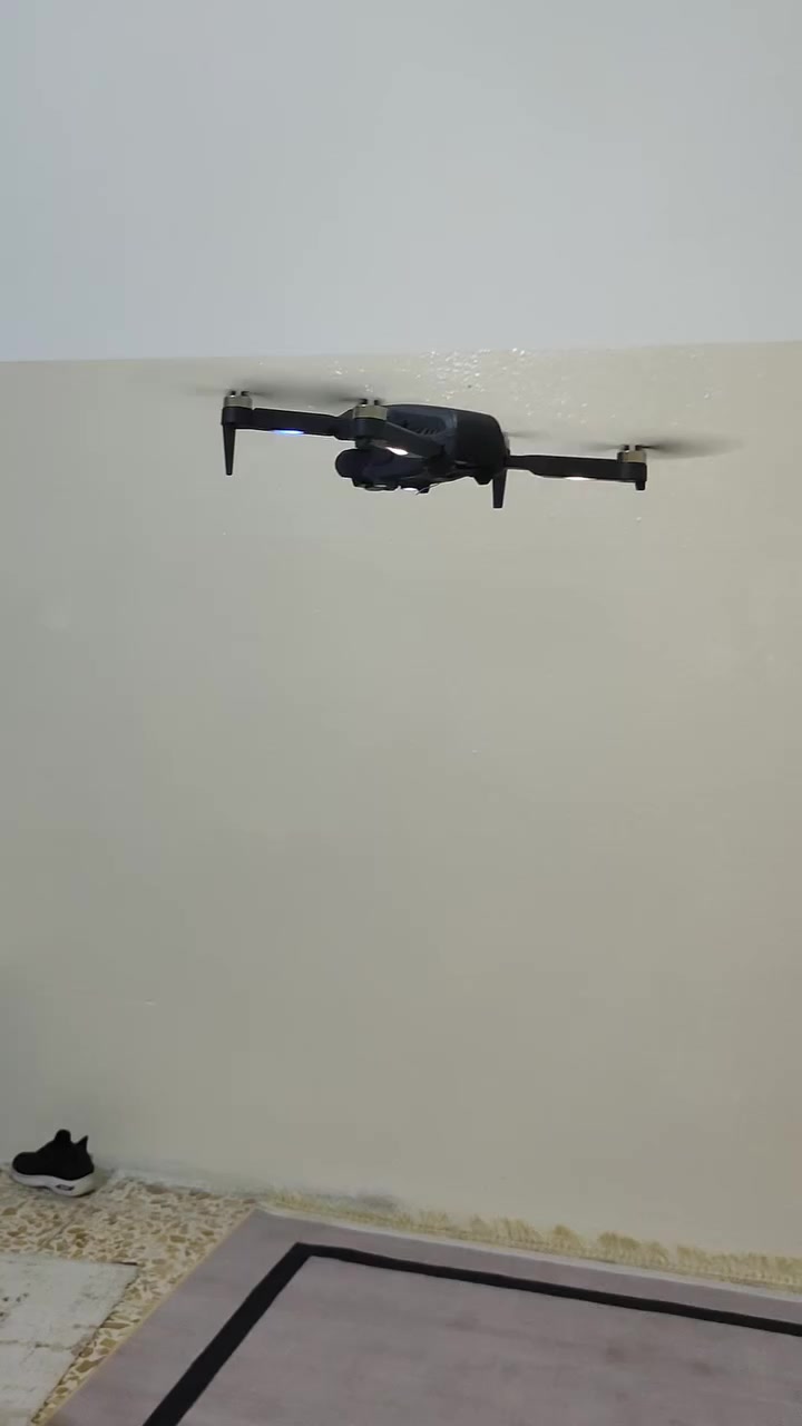 كامرتين اماميه وسفلى
تجنب عوائق 
تحكم 3 سرع 
ارتفاع اكثر من 50 م تعال خاص اشوفك الارتفاع والمدى بالاراضي المفتوحه ما اعتمد على كلام الانترنيت لان ماينطي المسافات الحقيقيه اني احجي عن تجربتي كلام عملي  
الثباتيه واضحة بالفيديو  
زر اقلاع وهبوط بضغطه 
زر قلبة هوائيه 180 درجه 
بقيه الازرار ماعرفت الهن 
مستخدمة شي بسيط 
تاخذها على الفحص والشغل 
بطاريه وحده وياها 
ريش احتياط + كيبل شحن + جنطة 
واذا عدكم استفسار اكثر اذكر واجاوبك 
سعرها 35 الف


**إذا كنت صاحب هذا الإعلان وتريد حذفه لأي سبب، رجاءا أرسل رسالة إلى الدعم الفني**