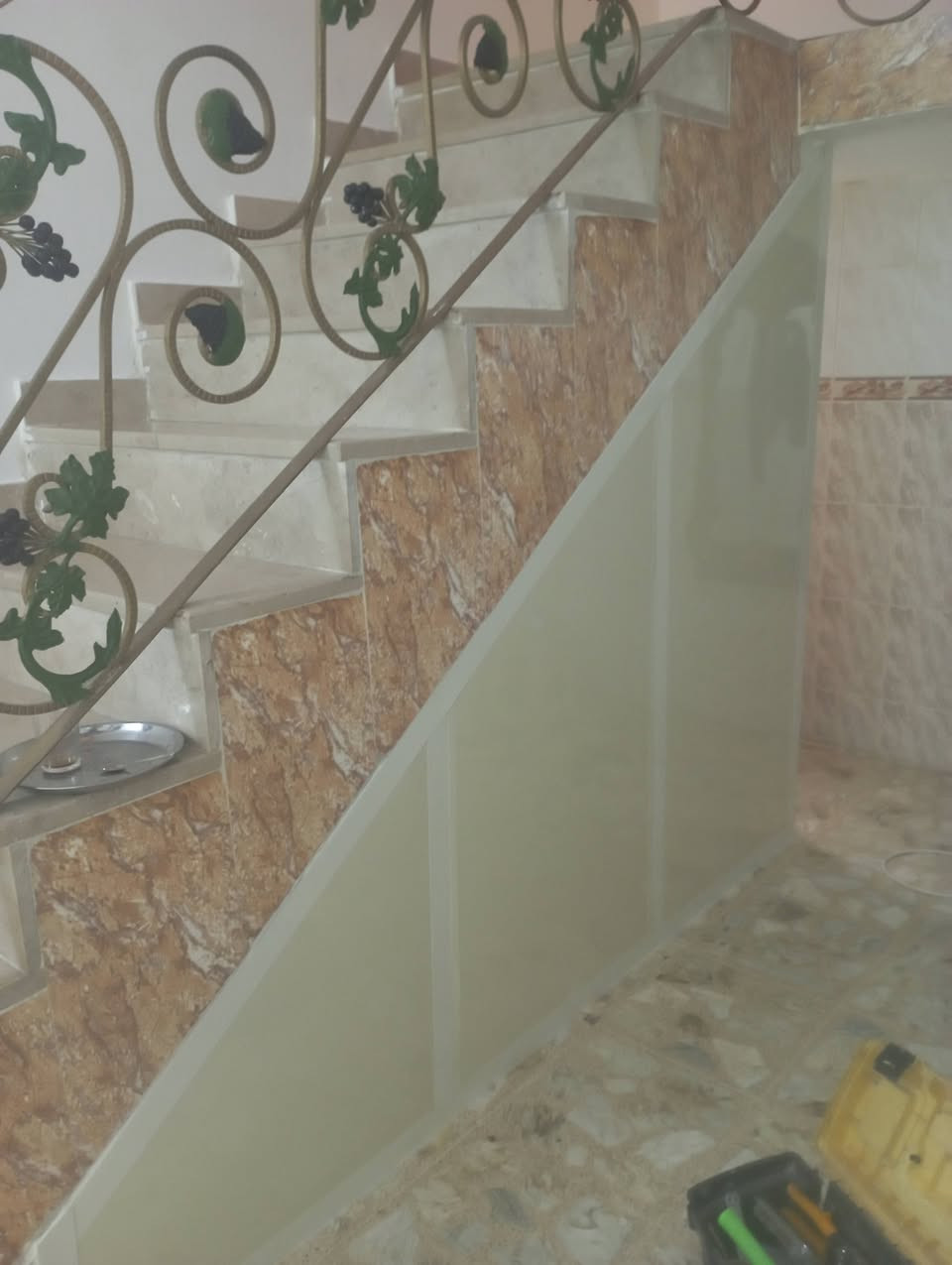 👑 #قصر_الشرق للألمنيوم وللp.v.c👑 

تصميم ....✍️📐📏✍️ 
ابداع 🤳🥇
متانة 👊💪
نفكر لك بما هوه الافضل 
👍👍👍👍👍👍👍 
نقدم لكم احدث ماهو موجود من 
‏‎♦️ مطابخ تركي المنيوم
♦️ مطابخ المنيوم وHdf
♦️ابواب وشبابيك المنيوم ..🗺
♦️ابواب وشبابيك p.v.c +محجر ألمنيوم
♦️قواطع P.v.c 
♦️كرانيت 
♦️مرمر صناعي  
♦️كوارتز طبيعي 

#العنوان: 5 كيلو شارع الخدمي قرب متنزه طيور الجنه
شارع 100 مقابل استداره السكك 
*********** / ***********
