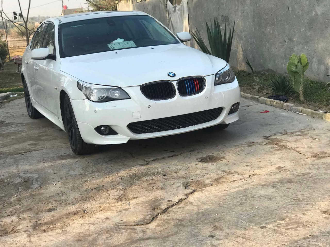 السلام عليكم من رخصة الدمن المحترم ميماتي N52نوزل قصير السيارة جهاز من كل شي سيره مالت جني مكينه وكير جدد كهربية عل وضع الشركه  فول مواصفات داخل عسلي غرفه جديده  تفصيل اكثر اتفضل  ***********×××××*********** رقم بغداد  الماني  للجميع @إشارة
