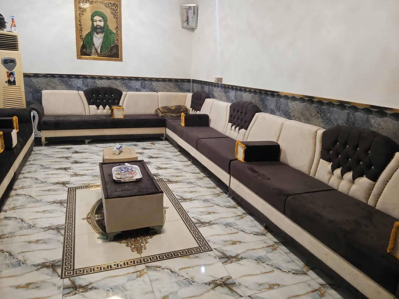 يعلن معمل عمر العزاوي للتخم والديوان 🔥🔥
تخم كامل

١٠مقاعد٥قطع ثلاثيه٢وكراسي٢وسط١

سعره  650      الف 

                     خشب جام روسي
وبلوك و سفنج مميز قماش قديفه تركي ثقيل 

ماعليك فقط تدزلي الرقم والعنوان والموديل والون التخم ✨يثبت حجزك وباقرب وقت يوصللكم 

للستفسار مراسلة الصفحة او الاتصال على الرقم
***********
نجهز جمله ومفرد جميع الموديلات والالوان متوفره 
حسب طلب زبون.

عنواننا/ بغداد 
ويوجد توصيل لجميع المحافظات 
🚛بسعر مناسب جداا
