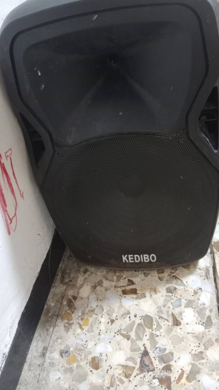 هيتر منظر فحم 25
صوبه غازيه 60 شغاله على فحص 
صوبه زيتيه 40 
فرن كهربائي 30
قدر تمن كهربائي ماركة مودكس 20 
قدر تحضير طعام كهربائي 15 
سماعه دي جي 20 
ناريكله المانيه 50
شجرة ارتفاعها 180 سعرها 15
بغداد الاعلام 
***********
