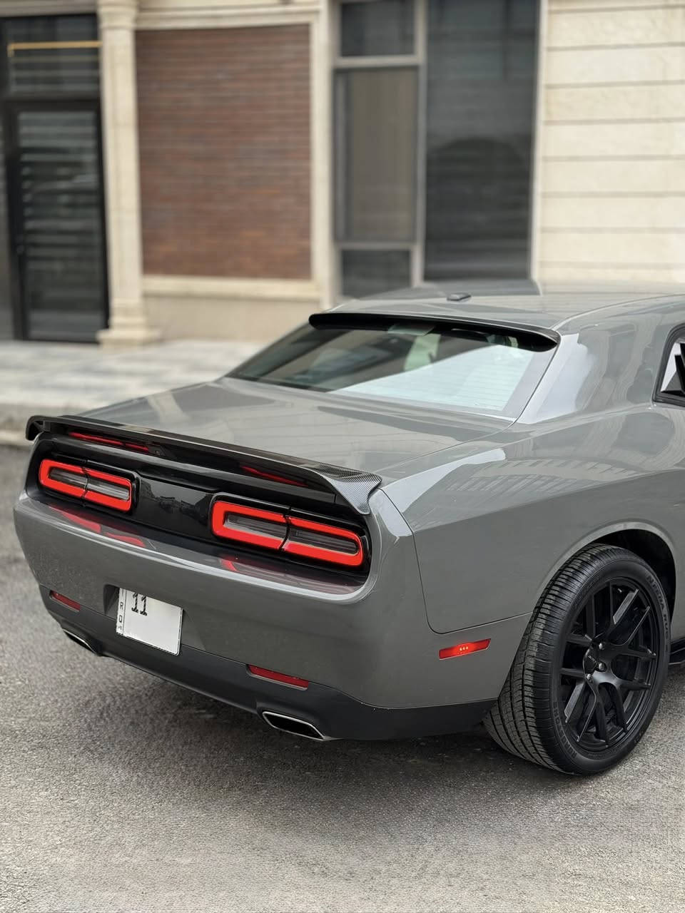 ب سعر البلاش تشالنجر 2019 SXT لون مميز
رقم بغداد مميز  هزه جديدة باسمي تحويل ثاني يوم 

.V6 سته سلندر  3600 
. صدر امامي خلفي جديد بل جيس 
.ويل تو سايز جديد اصلي 
.لد دائري زنون 
. شاشة ابل كار بلي 
.مري جانبيه هيتر 
.تبريد ثلج قطعتين 
.كامره خلفية دواره 360 درجة 
.السيارة على ايدي ومسويلها ادامة كاملة لاخر حباية بدون نقص 
. كشنات كهرباء 
.مكينة وكير جديدات بل جيس 
.تايرات جديدة 
.تحكم ستيرين جهتين 
 بيها اضافات دواسات جانبية كاربون فايبر دواخل كاربون فايبر جناح خلفي  مميز كاربون فايبر
بلادية ولاكلوب مشتغل بل داش بورد 
السيارة مميزة وكلش نصبتها حلوة
. داخل كاربون فايبر 
السعر 167  وبيها مجال 
مكاني بغداد الكرخ 

***********
