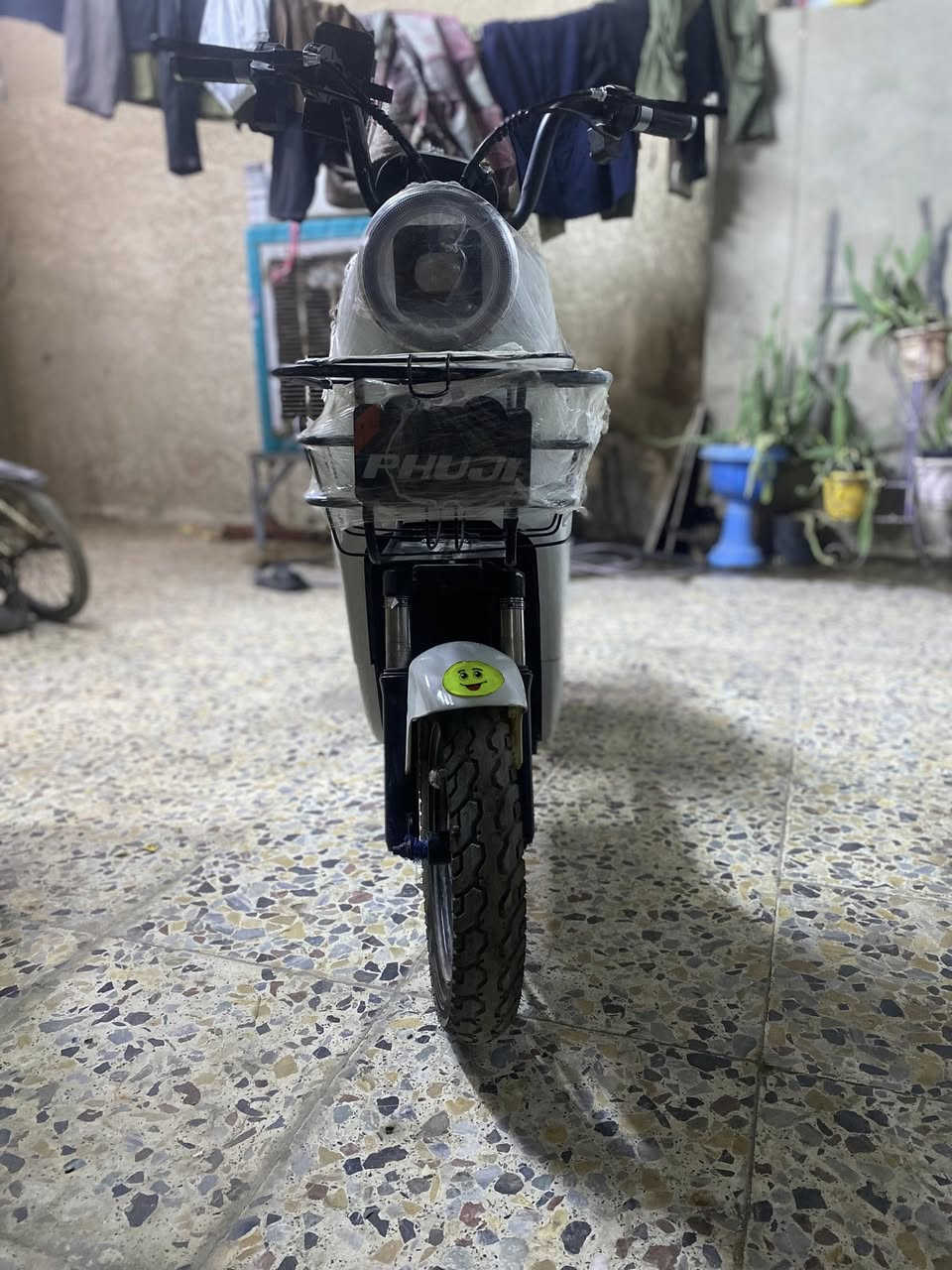 السلام عليكم دراجه شحن للبيع نضيفه.                     العنوان،بغداد،الغزالية.                الرقم،***********
