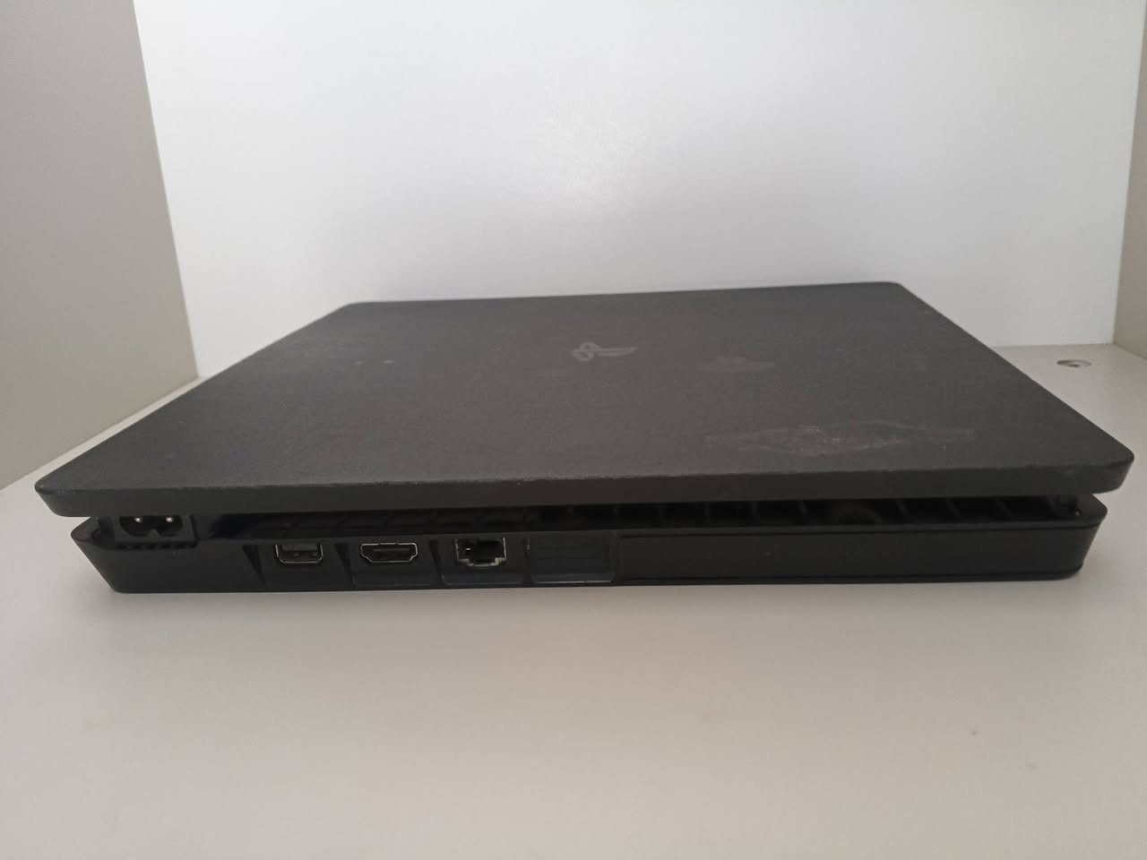 بلي 4 سلم مهكر للبيع
نضيف ما مفتوح 
ملحقاته كاملة مع 2 جوستگ
نضام 12.00
العاب بي GT5 ،ريد ديد2 ،وبيس 23

سعره 265

مكاني ديوانية
***********
