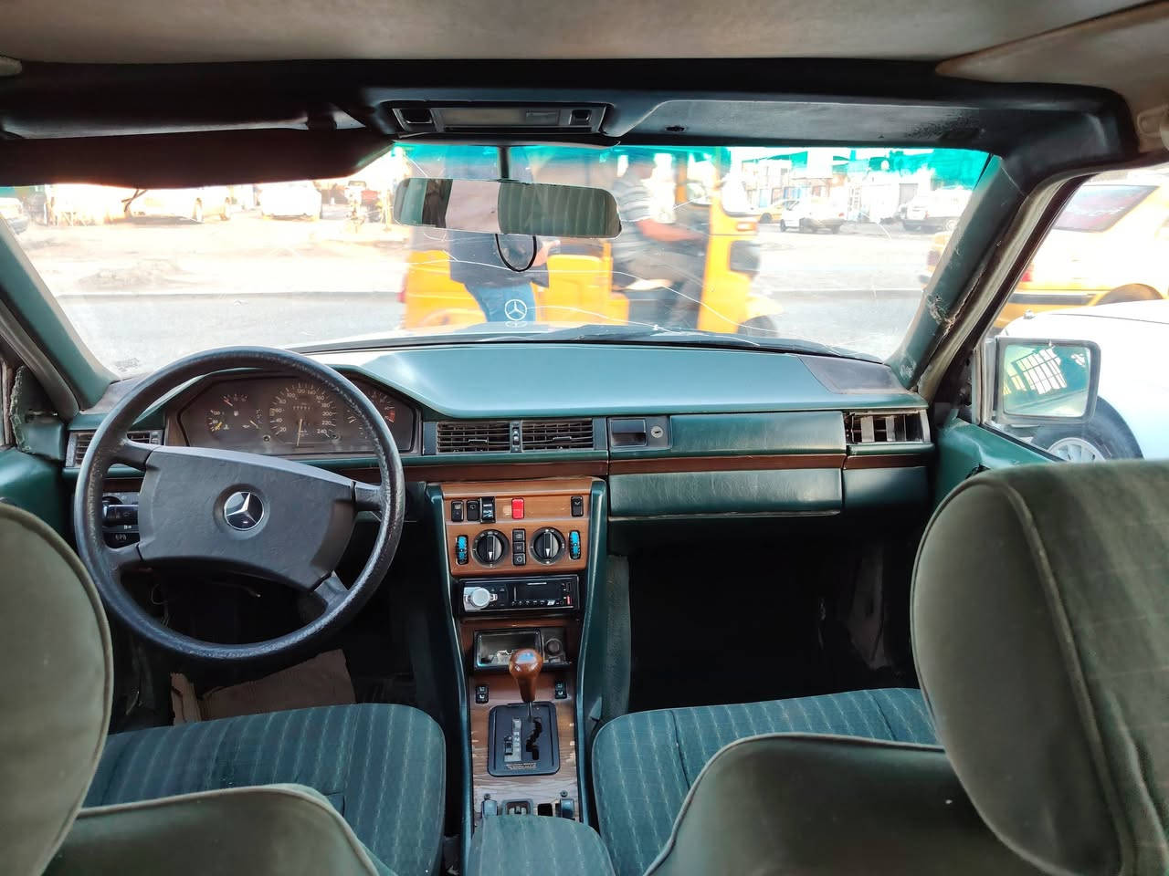 سلام مارسيدس دب موديل 92 للبيع محرك 3000 رقم بغداد سنويه نافذه  مكان ميسان العماره للاستفسار *********** رقم
