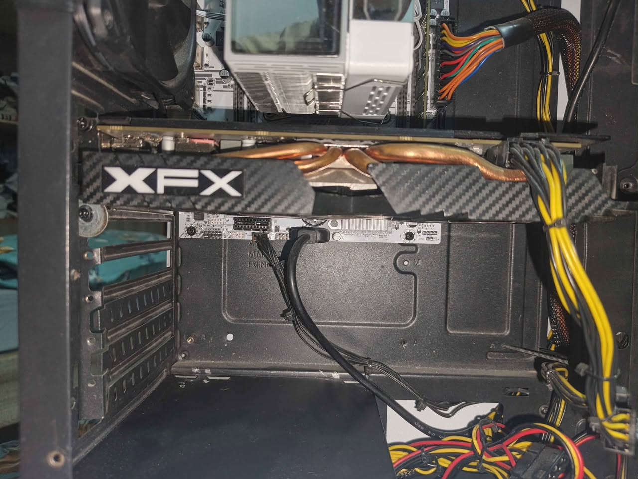🎮 كارت شاشة: RX 580 XFX 8GB
⚙️ معالج: Xeon E5 2680 V4
🧠 رام: 16GB DDR4
🖥️ مذربورد: X99
❄️ مبرد غازي احترافي
💾 تخزين: SSD 128GB + HDD 1TB
🖤 كيس: ASUS ROG White شكل فخم بدون مراوح
🔌 باور سبلاي: 550W
 السعر ٣٢٥ الف قفل اكو توصيل كركوك, العراق


**إذا كنت صاحب هذا الإعلان وتريد حذفه لأي سبب، رجاءا أرسل رسالة إلى الدعم الفني**