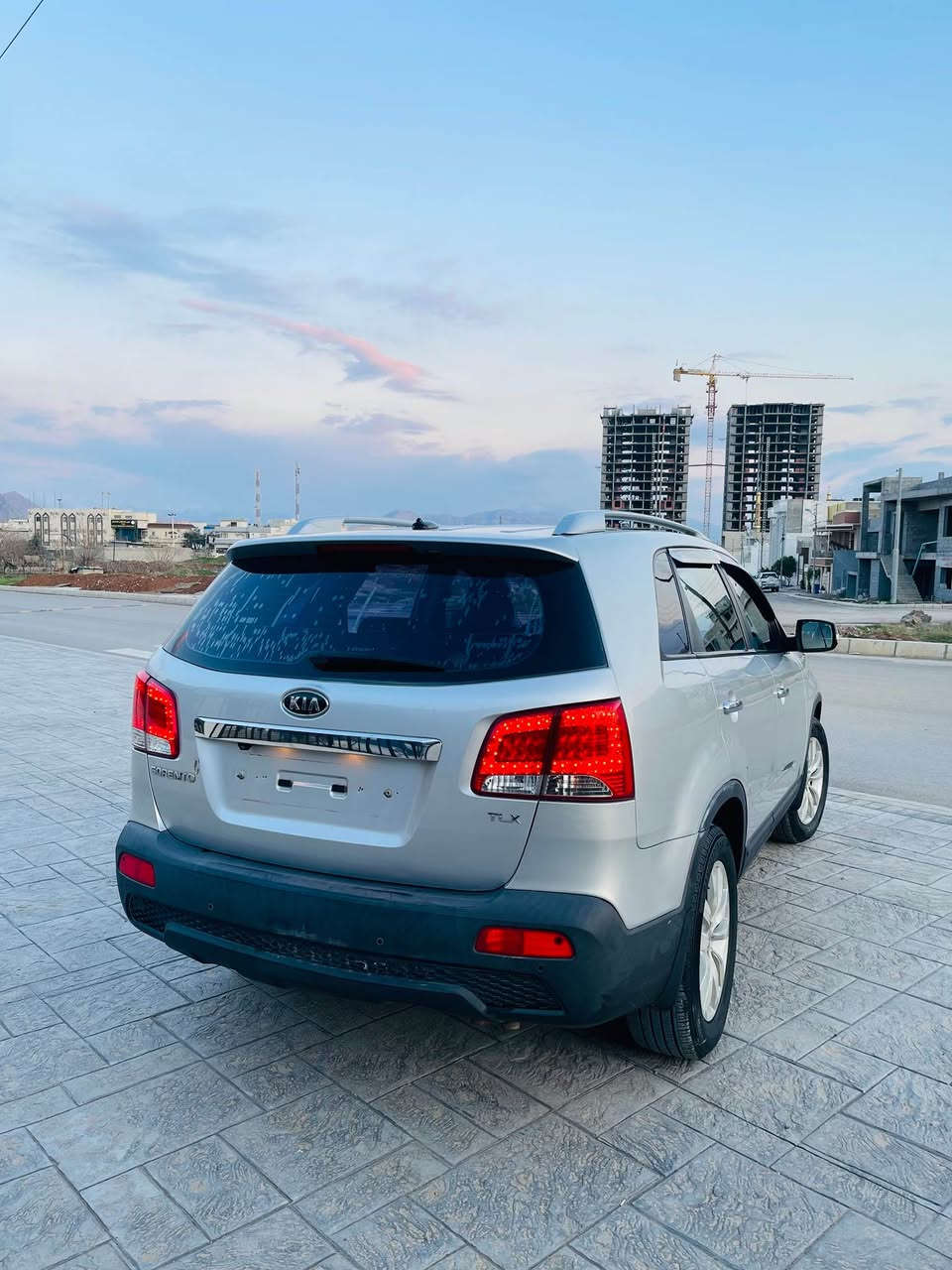 بسم الله الرحمن الرحيم(***********)
Sorneto 2012 بڕاوەی دوبەی گاز
سۆرنیتۆ ٢٠١٢ گاز بڕاوەی دوبەی مەکینە مەرغوب
سەیارەکە فول فولە تەنها سلایت نییە 
بەسمە شاشە دەبڵ کامیرا کوشن سارد و گەرم 
کوشن کارەبایی هەر چوار کوشن هیتەر ٣ ریز کوشن
دوگمەی ریتایدەر و تراکشن و ئیکۆی هەیە
گێڕ تۆماتیک و عادی سوکان ڤۆلیۆم و تەلەفون
تعدیل سورعە ئاوێنە شەفت لایت عەدەسە
بەگ لایت لید حاسە تایەی لۆک سپێر دانەبەزیوە
تەنها شوێن بڕاوەی بۆیاغی هەیە ئەگینا نییەتی
پشت و پێش کەپسە هەموو گیانی وەک شەریکەیە
گێر و مەکینە و تەقە و رەقە و کارەبایی بەشەرت
سعری ٦٣ کەمیک مەجالە شوێن ڕانیە 
*********** ڤایبەر و واتسئاپی لەسەرە رانية, السليمانية
