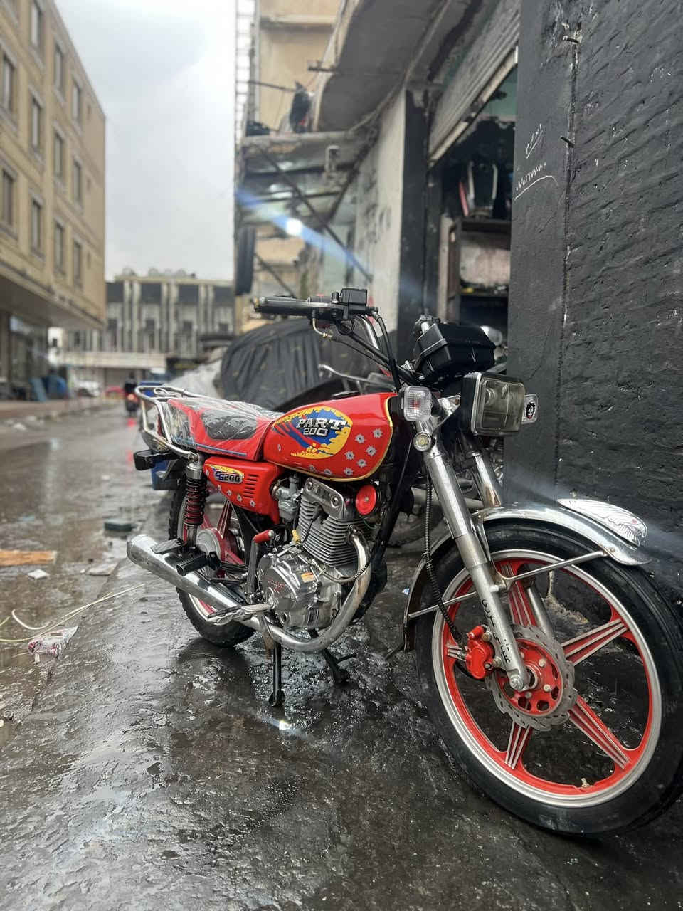 ماطور نوعية PART 200 
موديل 2017 نظيف جدا ومرتب 
ما ناقص برغي ساعة اكتروني 
كهربائي كلو شغال 
منفيس اصلي 
السعر (340)$ بيها مجال بسيط 
للتواصل مع *********** واتساب او اتصال
