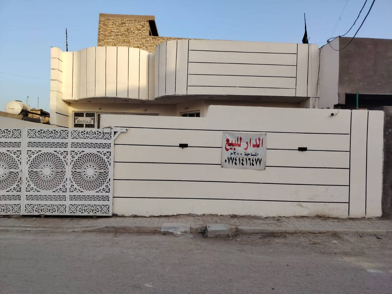 بيت لليجار مساحه 200 متر استقبال ومطبخ وغرفتان نوم صاله و حمامات عدد ثنين الطابق الثاني غرفتين وصاله مكاملاةسعر الايجار500 الف رقم الهاتف ***********
