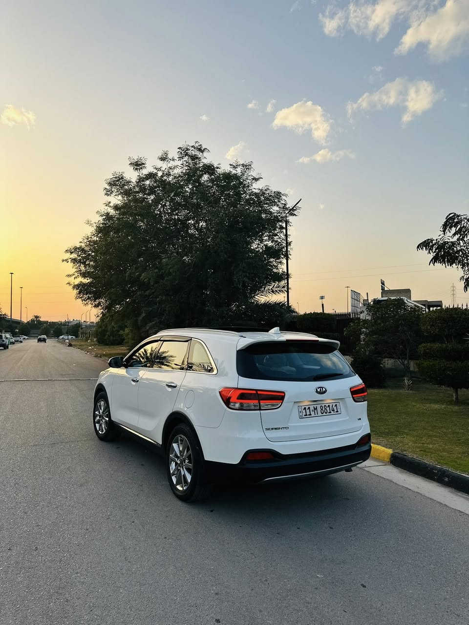 كيا سورنتو للبيع 2017  خليجي
رقم بغداد باسمي 6سلندر   كفاله عدا بارد اباب السكن بسيط 

بيه باب السايق دبل كود  او بنيد مطبك بل الشركه 

فول مواصفات بانوراما بصمتين ابواب  + بصمة تشغيل جنطه كهربائيه ذكيه رادرادات امامي وخلفي  وجوانب 

السعر 225 بيه مجال بسيط 

مكان السياره بغداد حي الجامعه 

رقم التلفون::***********
