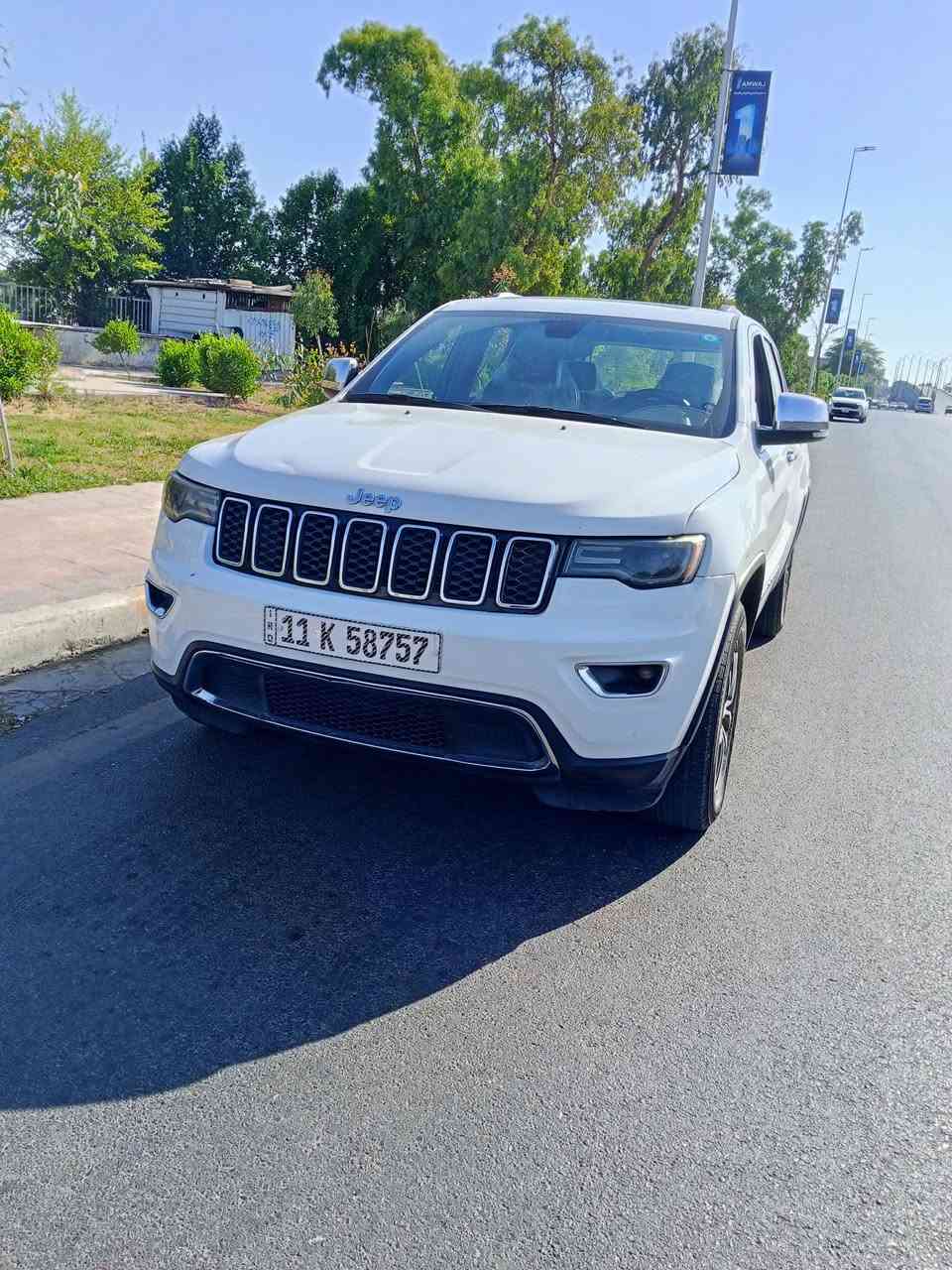 جيب كراند شيروكي 
الموديل 2022 وراد امريكي 
السيارة ماشية 50 الف 
محرك 3600 سيارة فول 
الحادث موضح بلصور  وبس مرقم بغداد اوربي تحويل ثاني يوم السعر المطلوب 260ورقة وبيهة مجال 
***********
