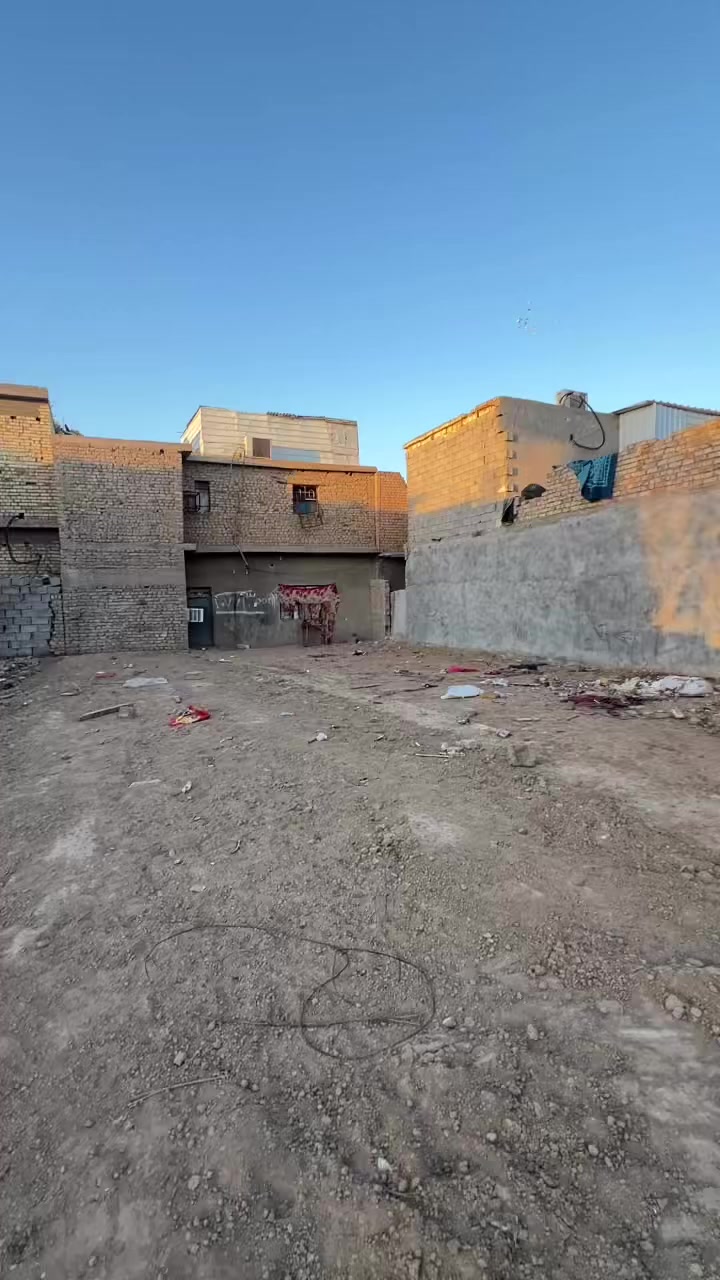 قطعة ارض 200 متر للبيع المكان الألفلين بضهر المدارس بفرع سعد المضمد للأستفسار ***********
