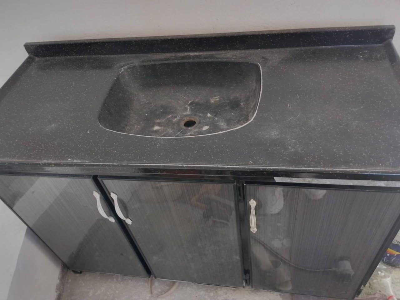 للبيع سعر ٨٥
***********
