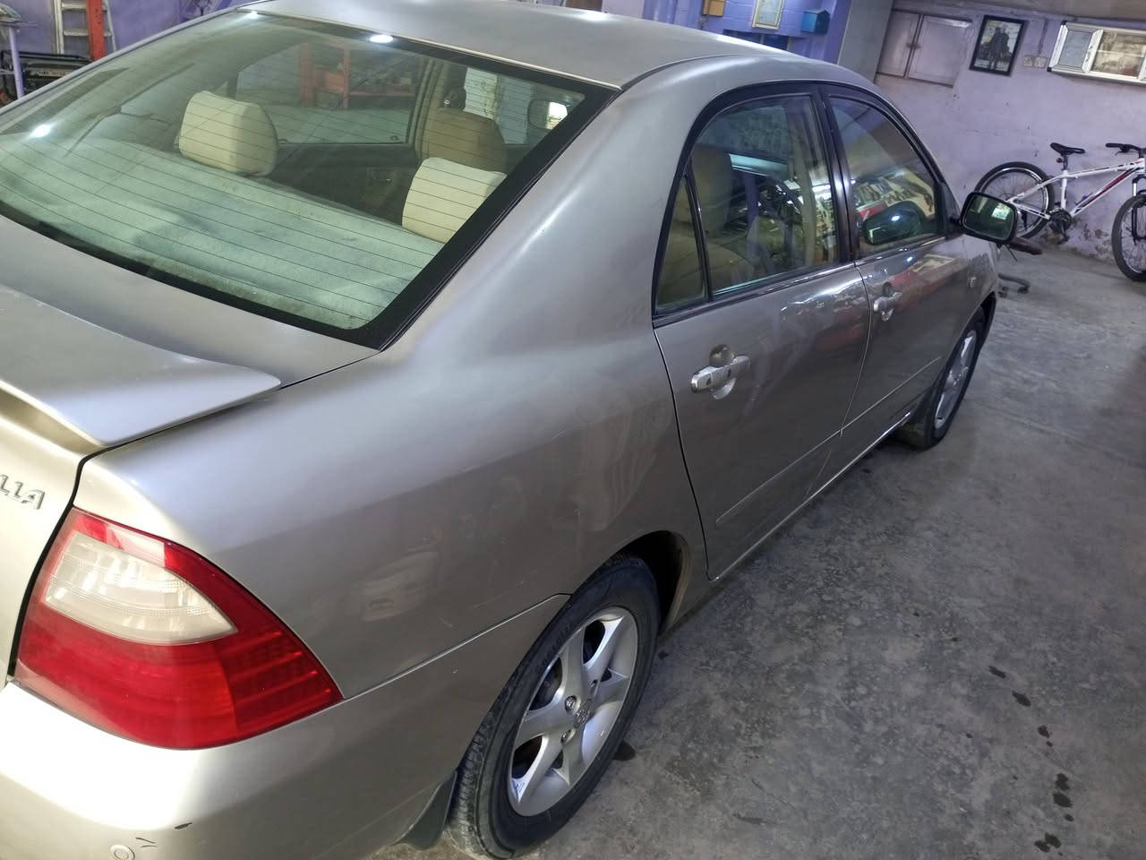 السلام عليكم 
كورلا بيكاتشو موديل 2007 
محرك 1800 رقم بغداد انكليزي
بأسمي تبريد ثلج وتدفئة كلة شغال
 بيهة صبغ باب خلفي وداير جاملغ
السيارة جاردة مكاني واسط السعر 92 وبيهة مجال
الرقم *********** .....
