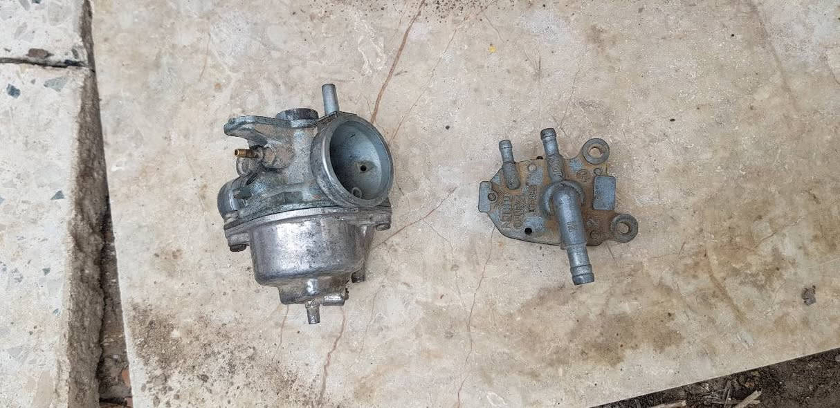 مكينة 60 شغالة كاملة جيب وشد فيشة بفيشة وياها كفر امامي وكابريتر 2 وفاكيوم ودبة دهن وشوتة وملف سوادات كلجات صالنصة كاملة كلهن 50 الف بغداد السيدية ***********
