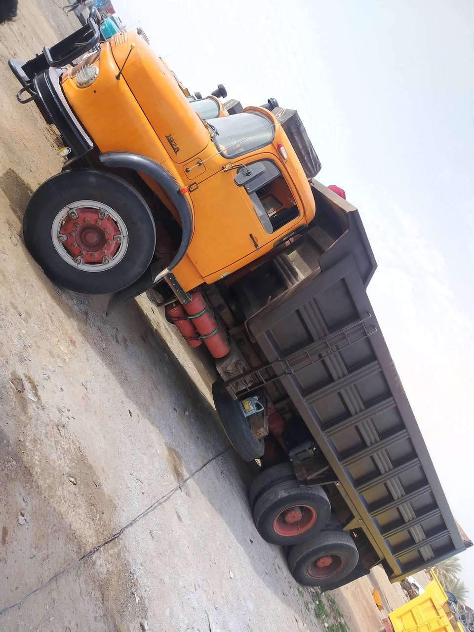 سلام عليكم اقجم للبيع سكس موديل ٨٠ رقم انكليزي سياره جاهزه تخم تاير كير محرك مجموعه كله جديده دوشمه جديده سياره جاهزه لل شغل السعر خاص للاتصال عل رقم   ***********
