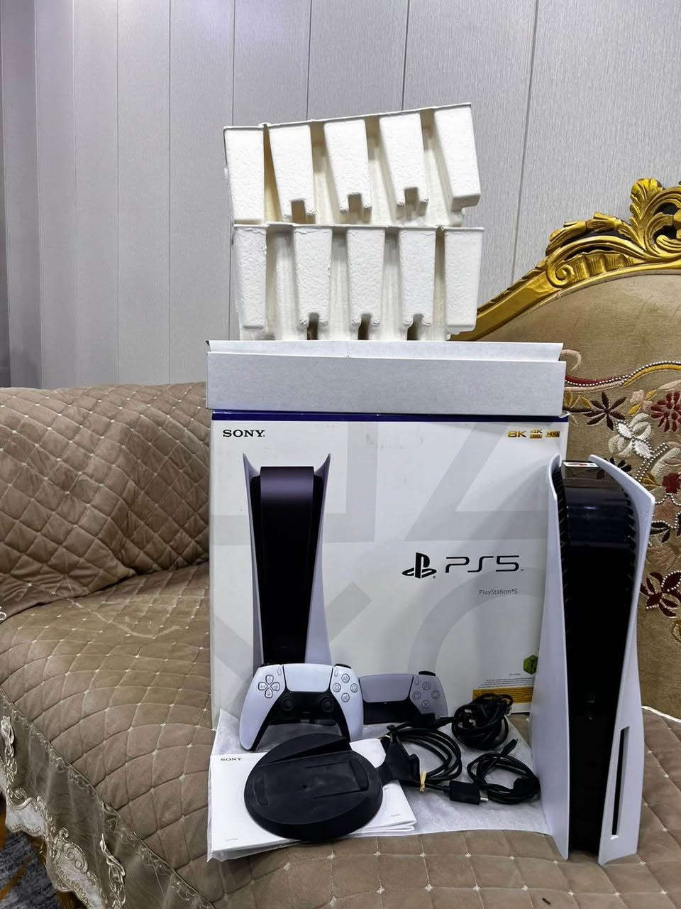 السلام عليكم 

  بلي فايف فات   شرق اوسط اخو الجديد كامل ملحقاته الاصليه ويا جوستك واحد الاصلي 

الجهاز  ريجن تو

ويا  ملحقاتة كاملة  الجهاز لا مفتوح ولا مصلح بنضافه الجديد
مع قرص تومب رايدر
وياه حساب هديه !!️ 
بي العاب
بيس25
فورت نايت
روكت ليك 

مراوس مع بلي فور+ فرق

مكاني بصره معقل الابله بضهر جامع سيد علي *********** 

السعر:550 قفل البصرة, العراق
