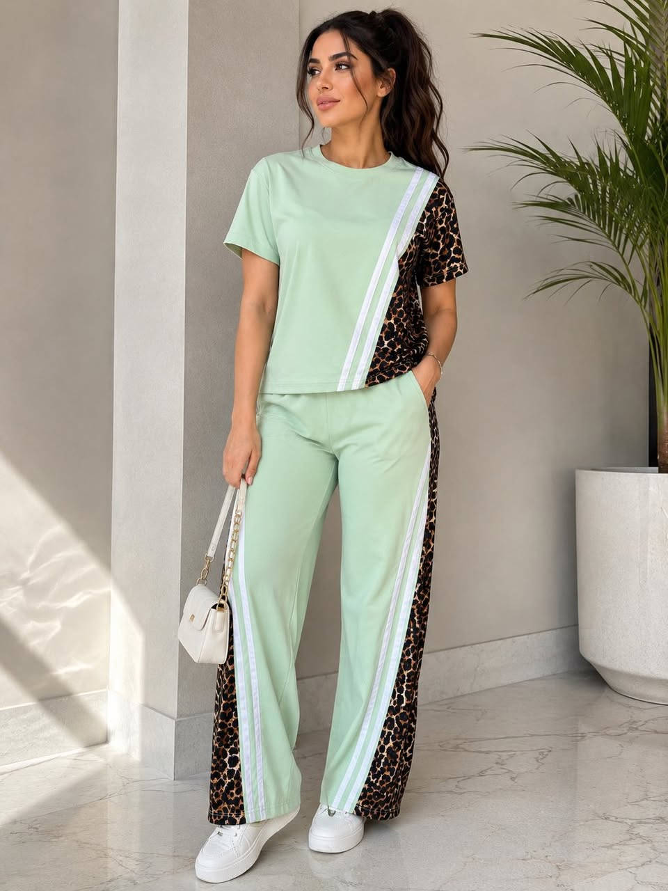 ✨ طقم نسائي مميز
خامة ناعمة ومريحة جداً 🌸
تصميم عصري ولمسة جلد النمر تضيف فخامة وأناقة 🐆
متوفر بـ 5 ألوان جذابة

📏 فري سايز
يناسب وزن من 50 إلى 80 كغم

💰 سعر الدرزن 70,000 دينار
🔥 القطعة تطلع تقريباً 5,750 دينار فقط 

#نسائيه #اكسبلور  #ملابس_نسائية #جملة #الشورجه


**إذا كنت صاحب هذا الإعلان وتريد حذفه لأي سبب، رجاءا أرسل رسالة إلى الدعم الفني**